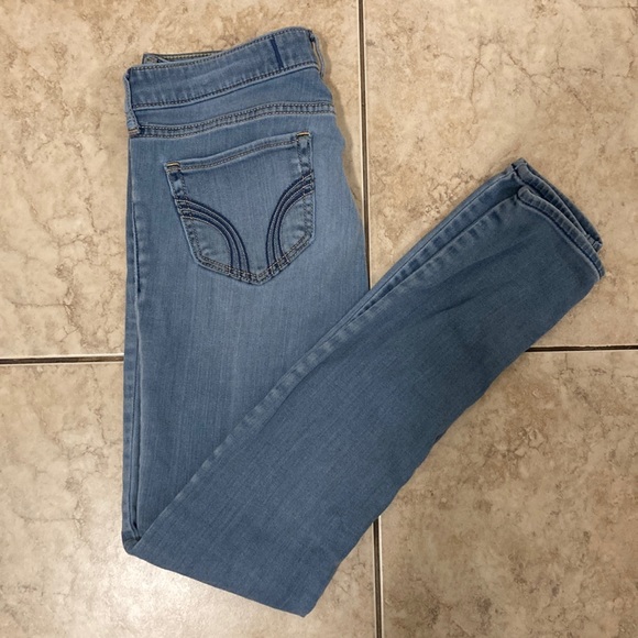 HOLLISTER JEAN WOMENS SIZE 3R RIPPED ACCENT SKINNY JEAN MID WASH - Picture 2 of 4